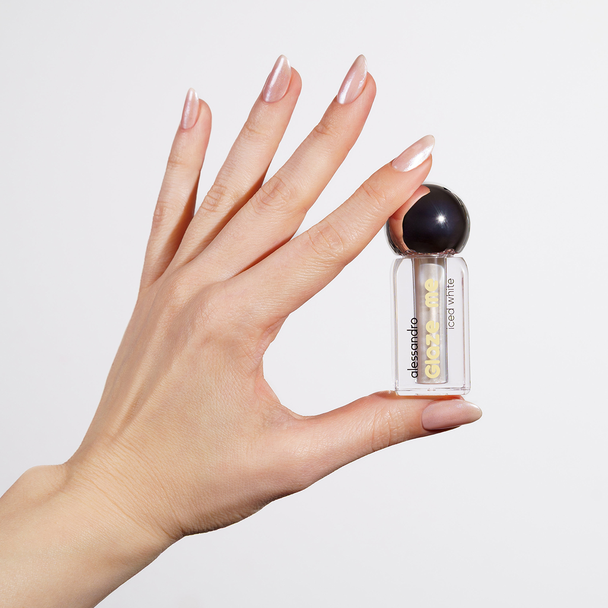 02-125_glaze me_nails gloss effect_iced white_3ml_4025087021256_4 1x1